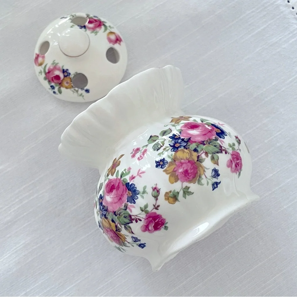 Rare Vintage~ DALIN~Fine Bone China/Porcelain Scallop Trinket Box/ Dish